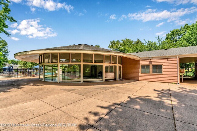 Building Photo - 21 Dawn Ct