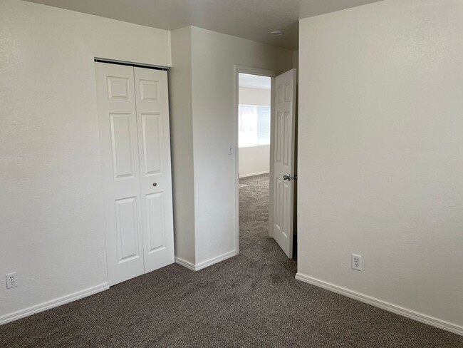 Building Photo - Duplex For Rent