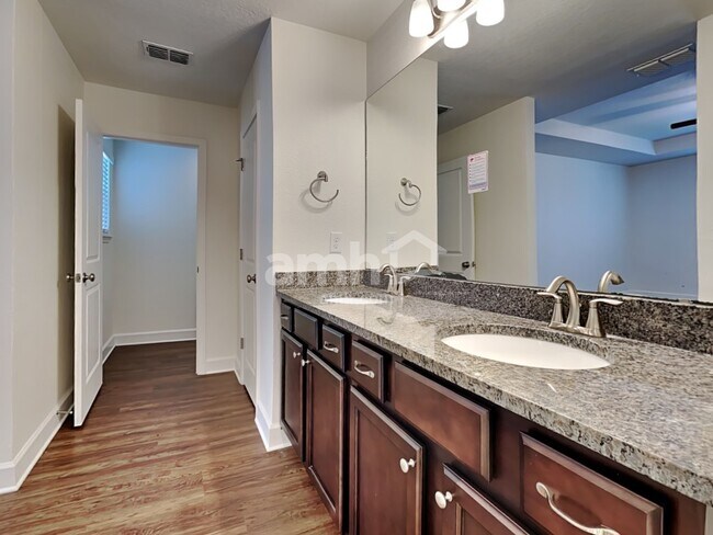 Building Photo - 8547 Highfield Ave