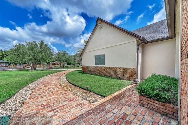 Building Photo - 4920 SW 170th Ave