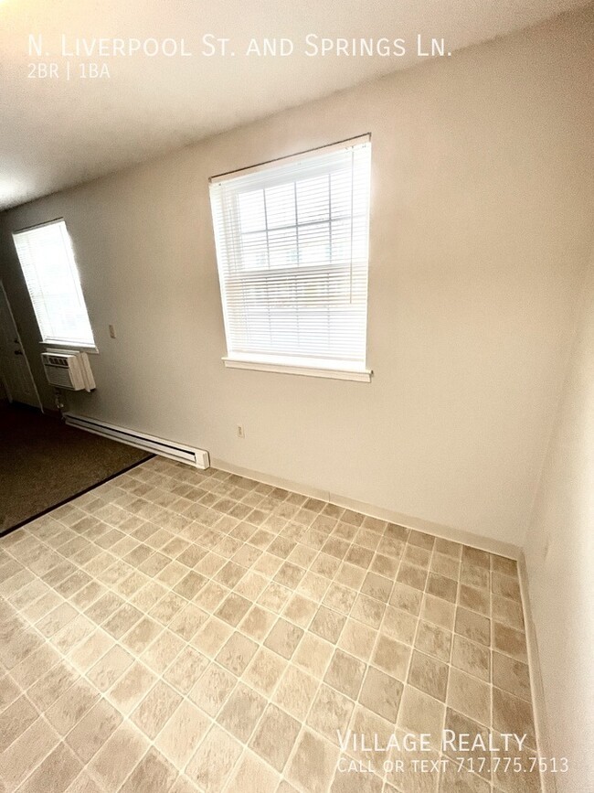 Building Photo - No steps! Affordable 2-Bed Convenient to I...