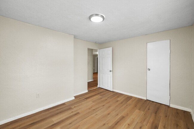 Building Photo - 1116 Upton Ct S