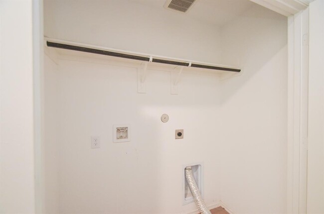 Building Photo - 4127 Saltillo Lakes Dr