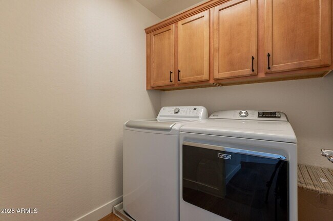Building Photo - 26638 N Babbling Brook Dr