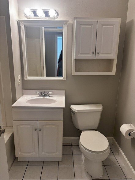 Building Photo - 100 Oxbow Dr