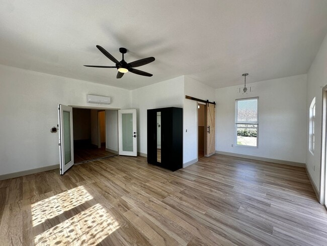 Building Photo - Barndominium in the Country!