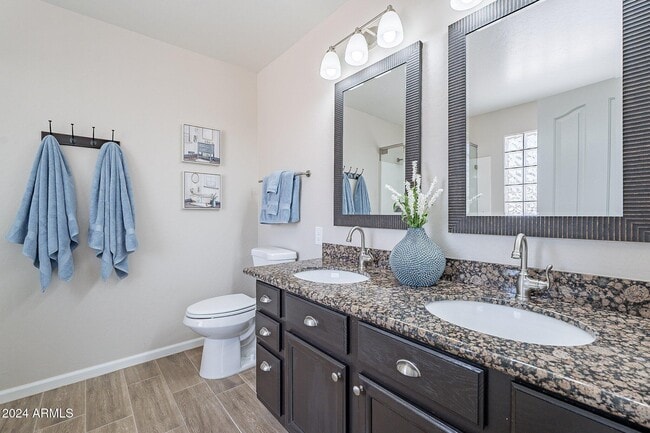 Building Photo - 445 W Mountain Sage Dr