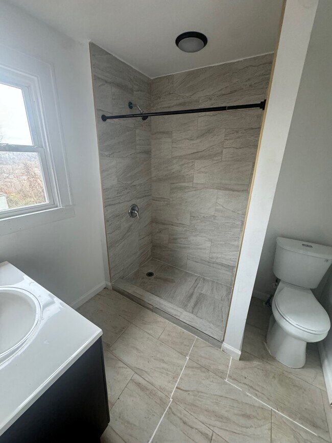 Building Photo - 275 Greensburg Pike