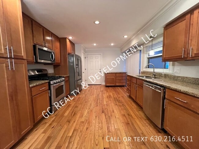 Building Photo - 925 Indian Boundary Dr