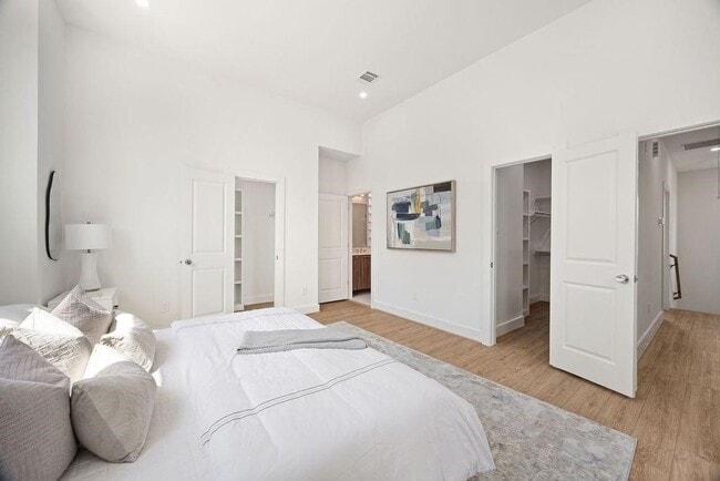 Building Photo - 1737 Mary St