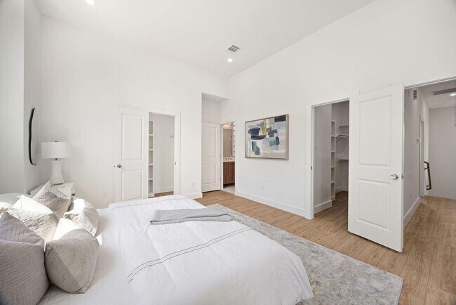 Building Photo - 1739 Mary St