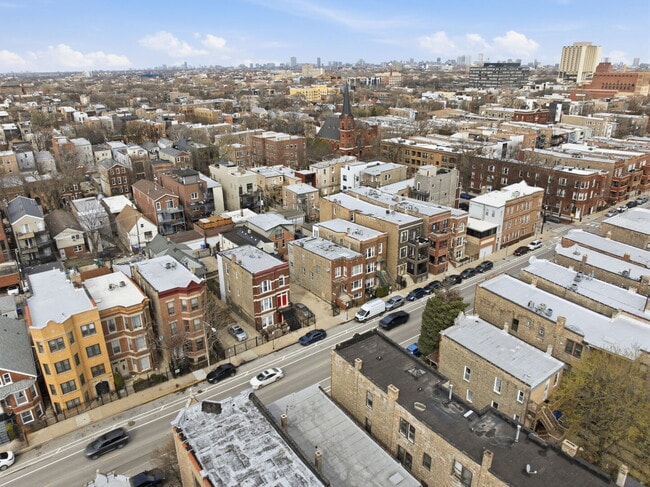 Building Photo - 2618 W Augusta Blvd