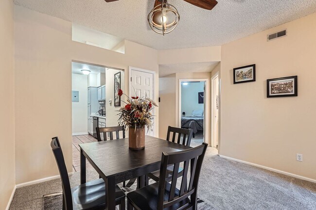 Building Photo - 2 BDR Near Boulder Country Club