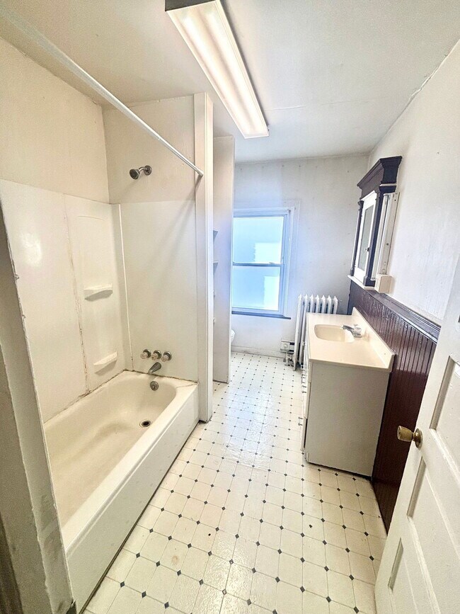 Building Photo - 408 Hand Ave