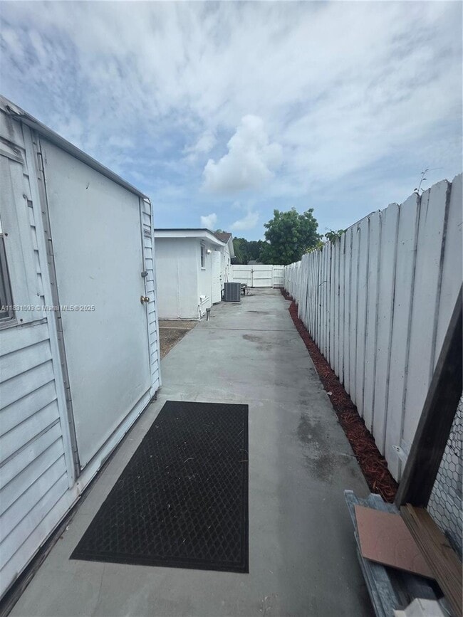 Building Photo - 18462 SW 89th Pl