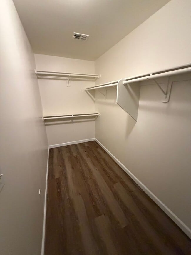 Building Photo - Sanger home