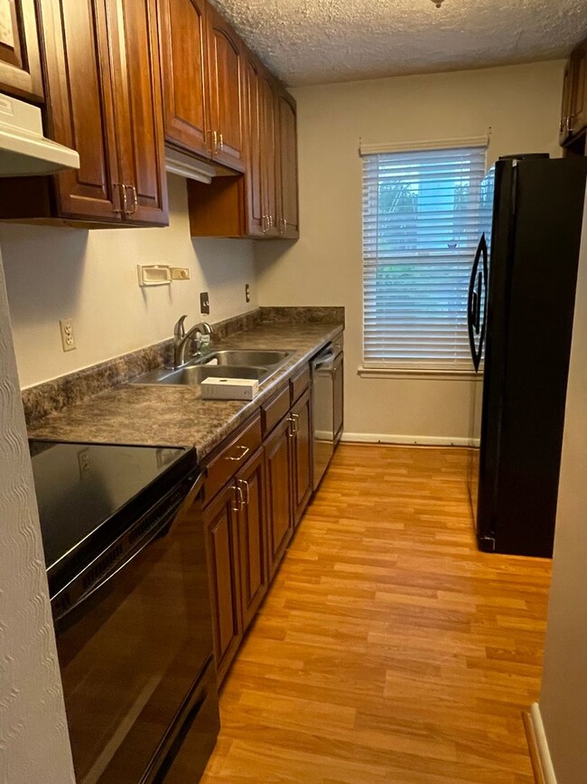 Building Photo - Available Now! 2 Bed, 1.5 Bath Townhome | Northside RVA