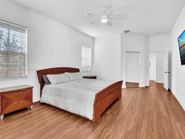 Building Photo - 754 Sunflower Cir