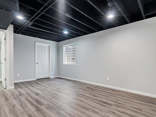 Building Photo - 3334 Simeon Bunker St