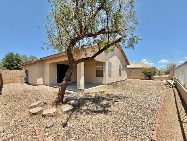 Building Photo - Golf Course Lot!