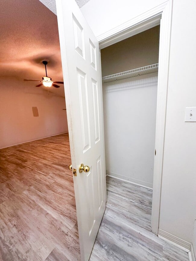 Building Photo - No HOA 3 bedroom home with whole house generator!