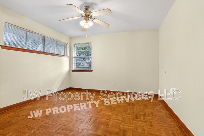 Building Photo - 226 Sena Dr