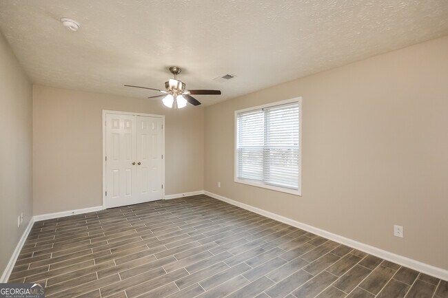 Building Photo - 6096 Creekford Dr