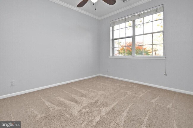 Building Photo - 2665 S Walter Reed Dr