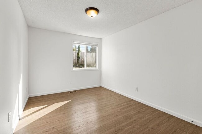 Building Photo - 14520 NW Hunters Dr