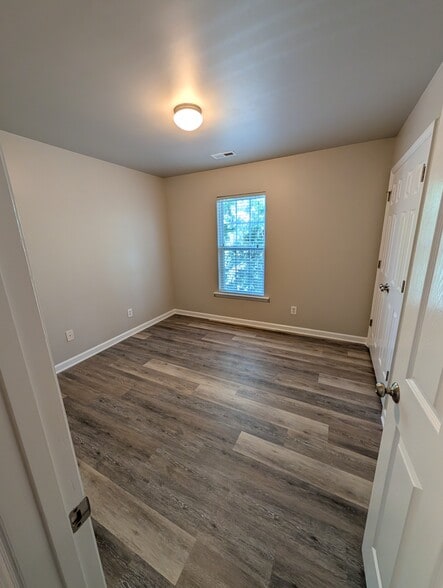 Building Photo - 2035 Schieffelin Rd