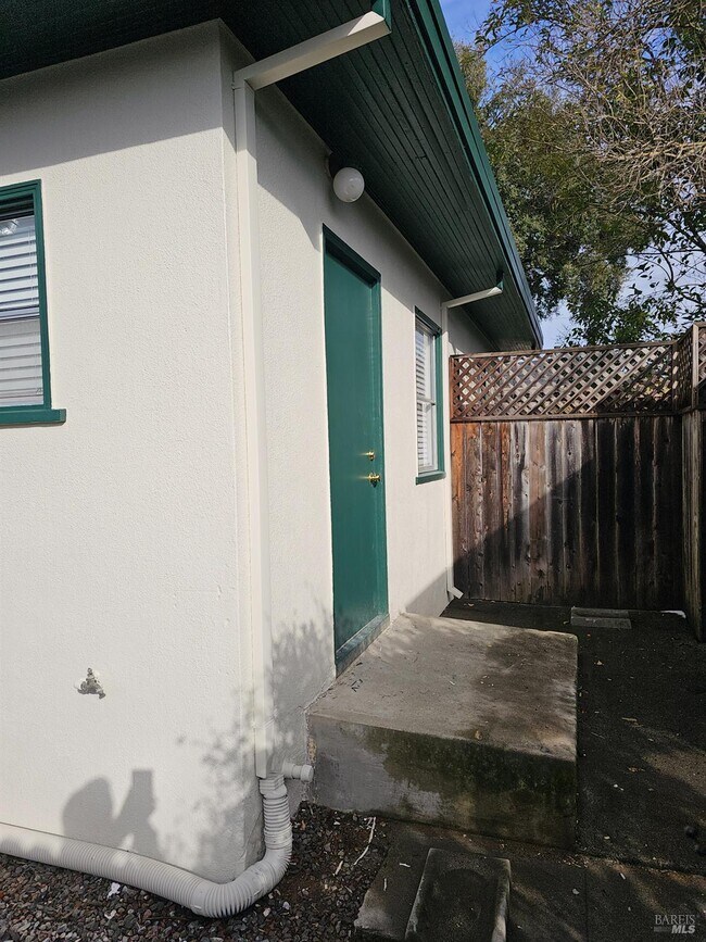 Building Photo - 412 Lincoln St