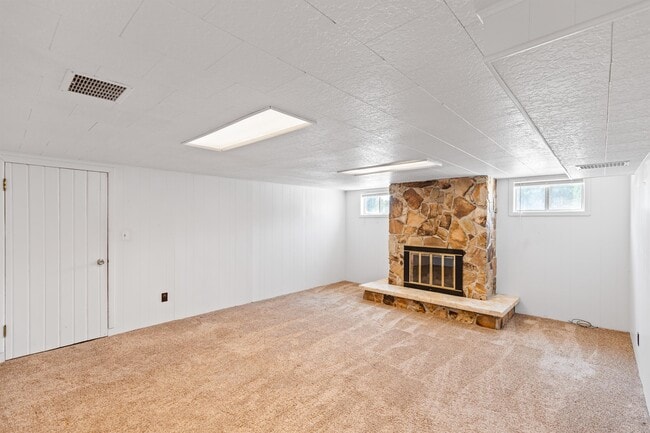 Building Photo - 381 N 200 W