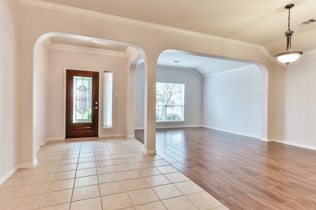 Building Photo - 14603 Whispering Cypress Dr