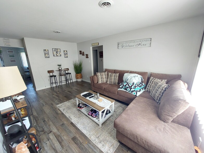 Building Photo - 961 High Meadow Dr