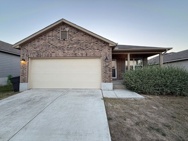 Building Photo - Super Nice Home! Southside of San Antonio/...