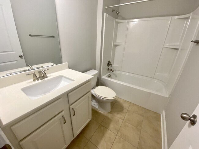 Building Photo - Stunning, Spacious Home in May River Preserve!