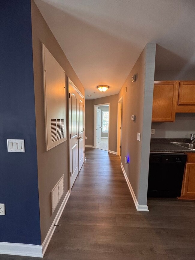 Building Photo - 2BR 2BA Condo with All Appliances Included