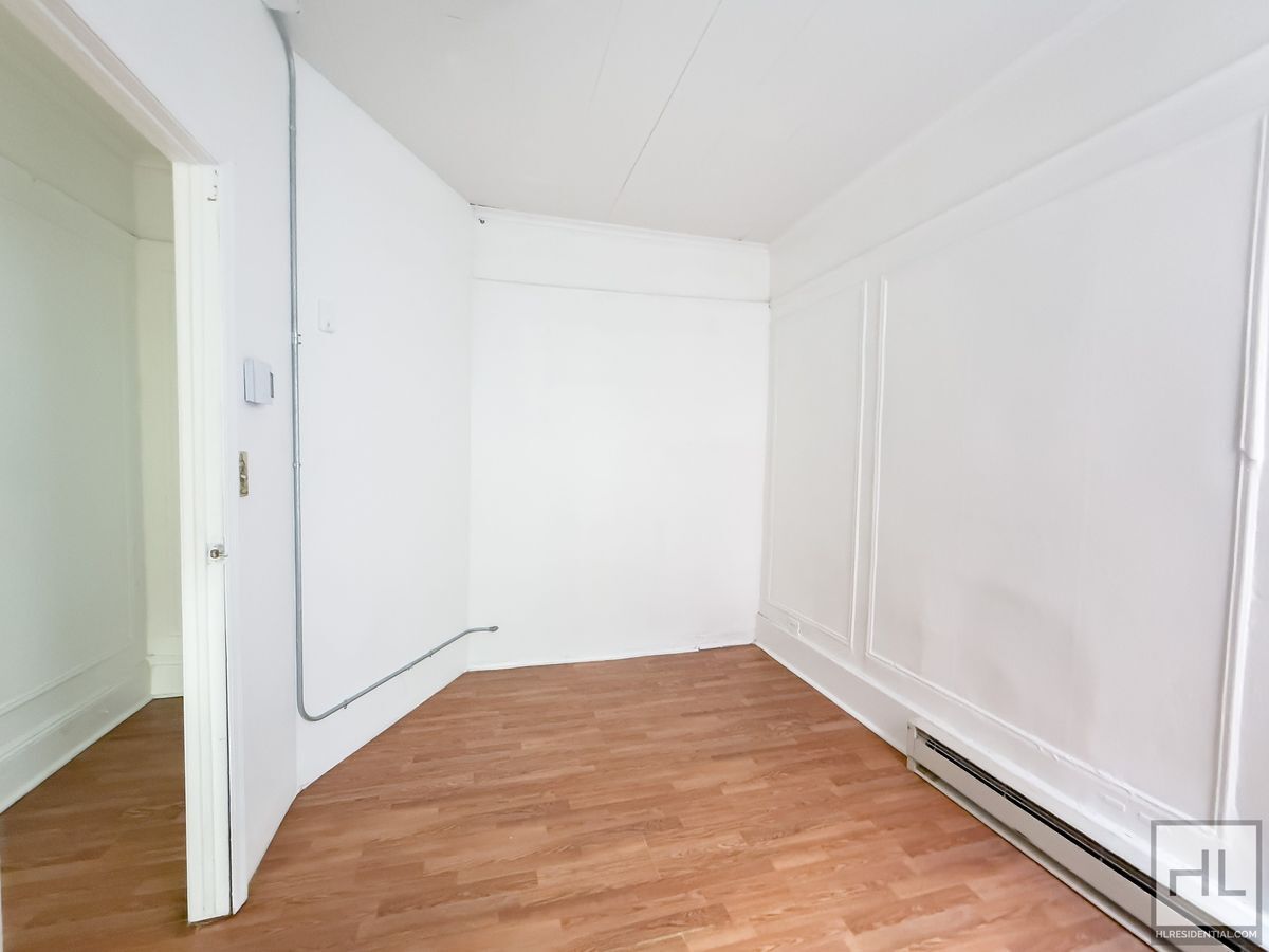 Building Photo - STARR STREET / Spacious Bushwick 2-Bed 1-Bath / Amazing Location