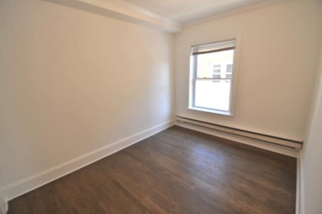 Building Photo - 846 W Ainslie St