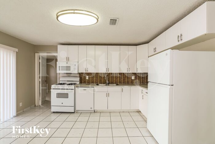 Building Photo - 5168 Edgecliff Ave