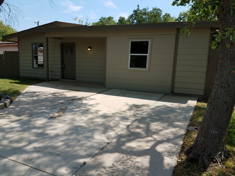 Building Photo - 5227 Vlg Gln Dr