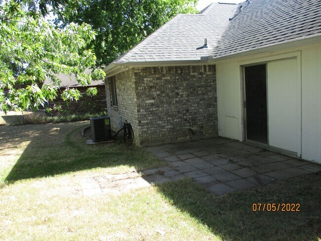 Building Photo - 6421 Woodcreek Trail