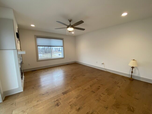 Building Photo - Beautiful Townhome for Rent
