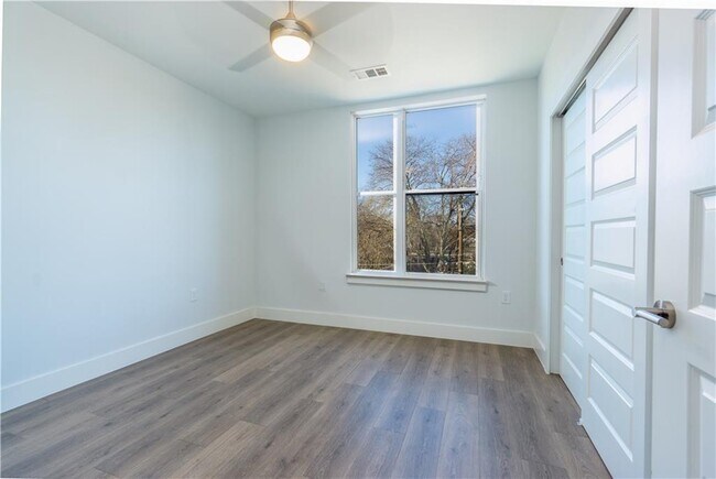 Building Photo - 2213 Poquito St