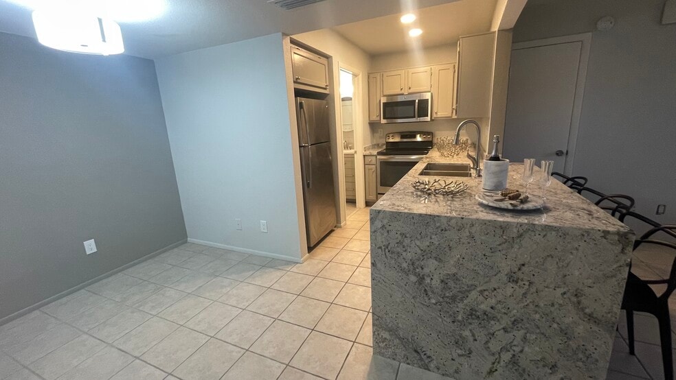 Building Photo - 8625 E Belleview Pl