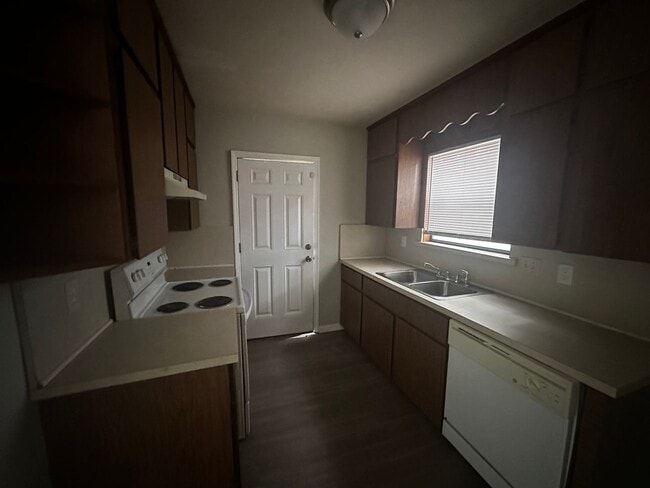 Building Photo - 2359 Claremont Ln