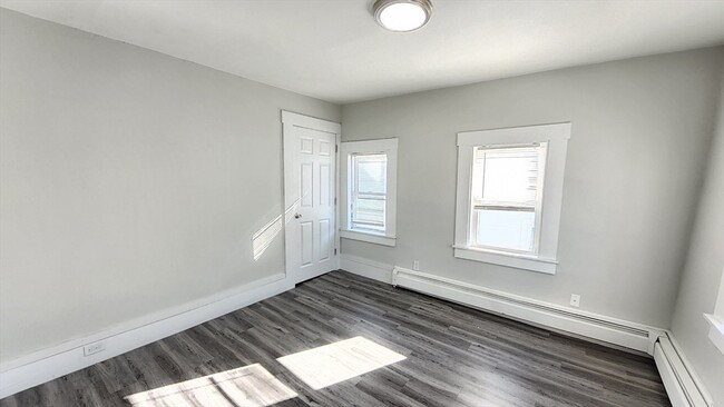 Building Photo - 121 N Main St