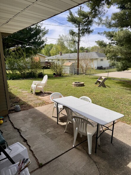 Backyard off the kitchen - 5111 Wallace Ave