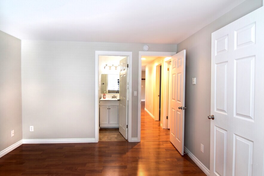 Building Photo - 16817 Larch Way