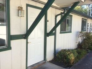 Building Photo - 1315 SW G St